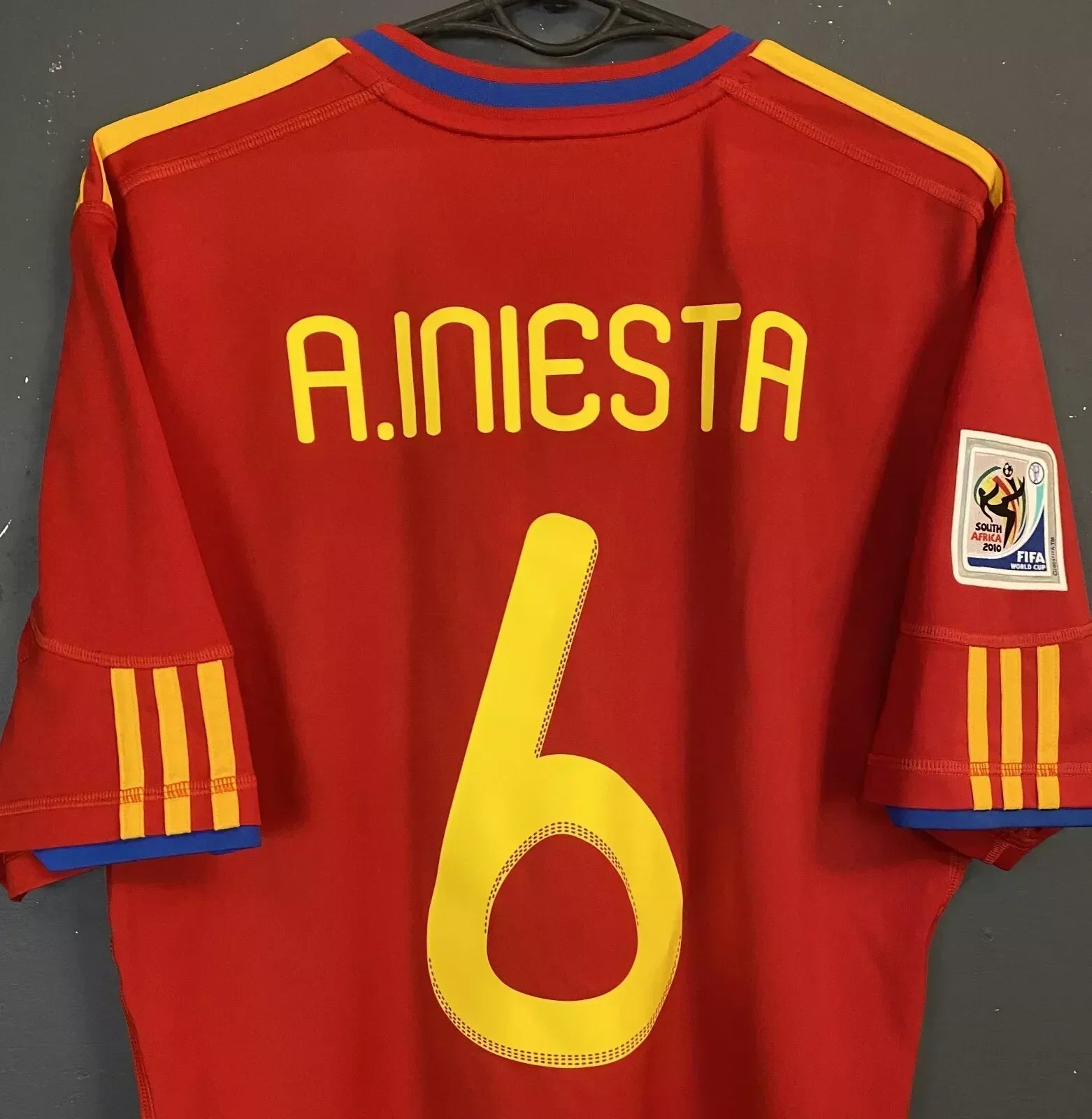 Camiseta Iniesta España 2010 Legend