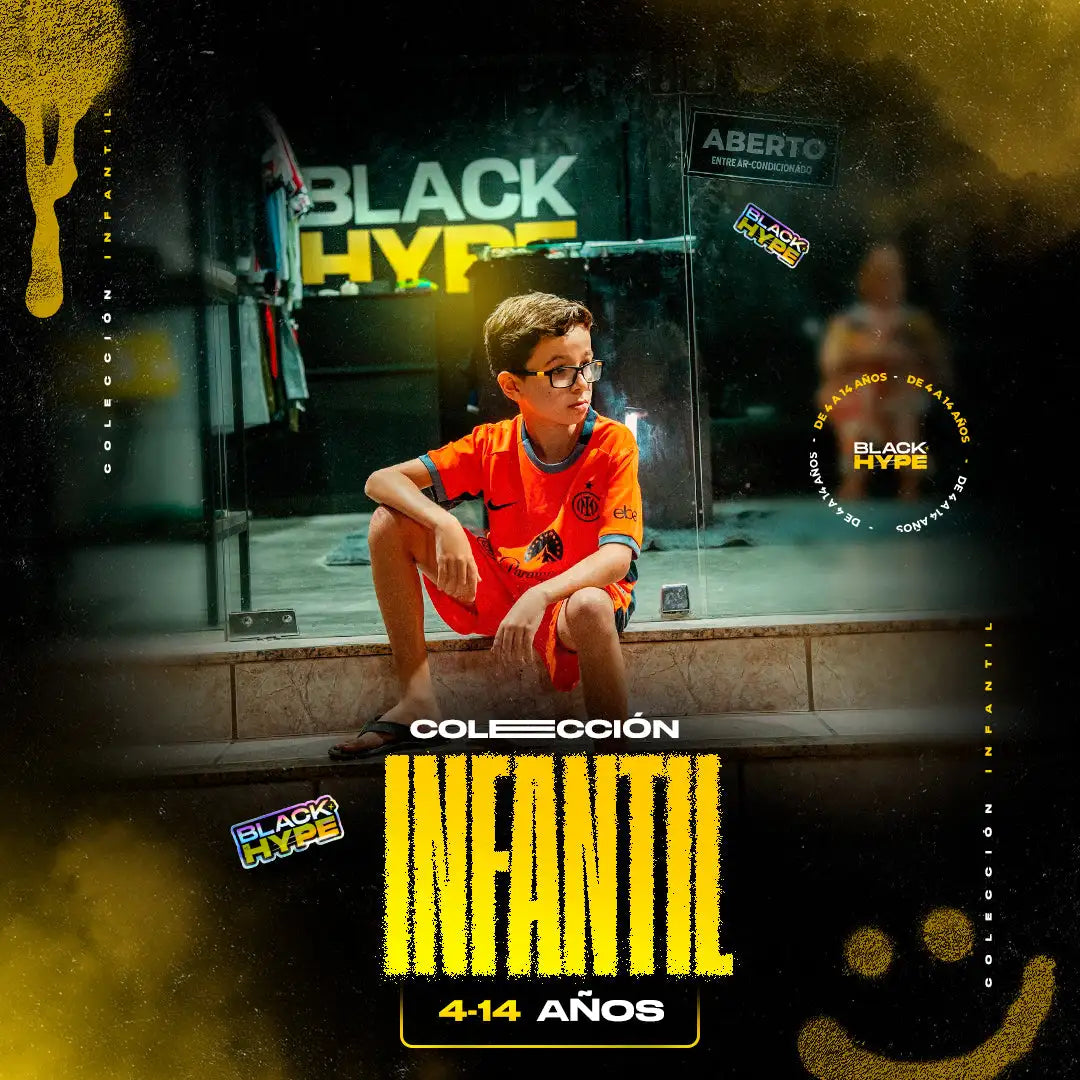 Camiseta de fútbol infantil naranja con ribetes negros y un logo de Nike en el pecho.