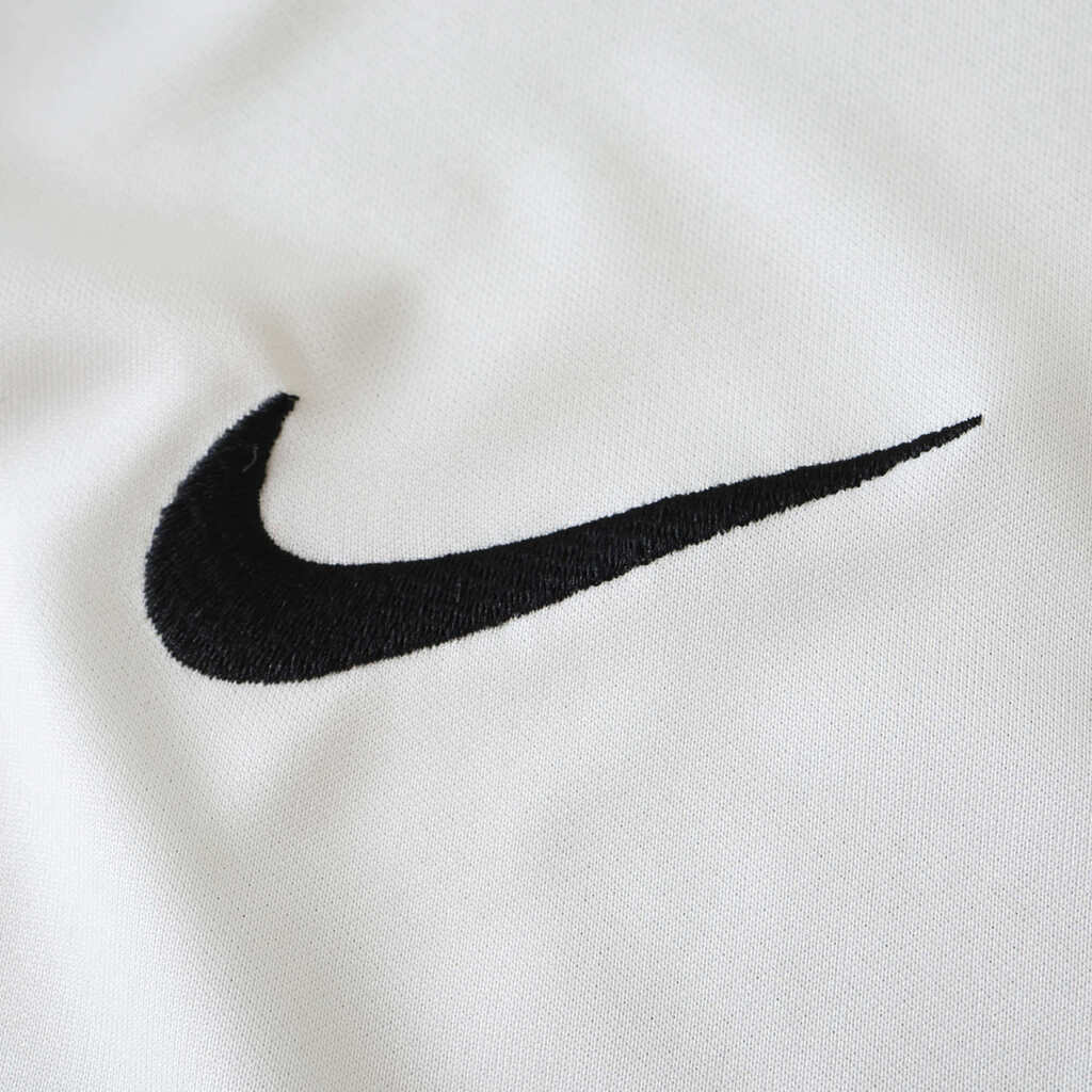 Camiseta Feminina Eintracht Frankfurt 24/25 Primera Equipación